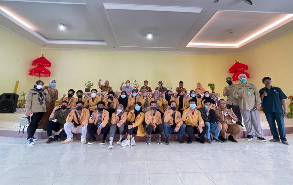 Penyerahan Mahasiswa KKN Mandiri (Ketahanan Pangan) Fakultas Pertanian Universitas Mulawarman
