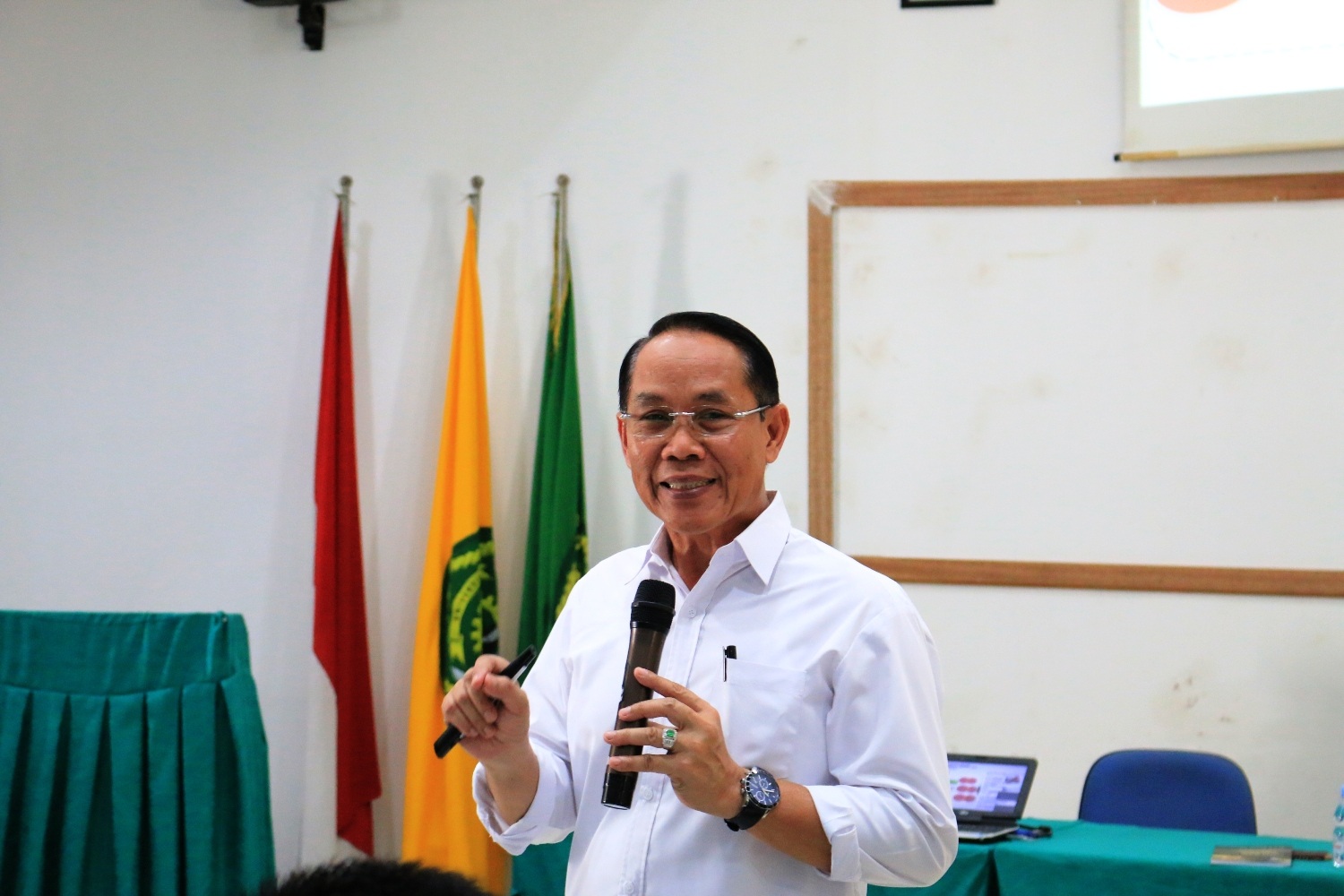 Bedah Buku dan Diskusi Pengelolaan Batubara dan Migas Oleh Ir. H. Rusmadi, MS, Ph. D.