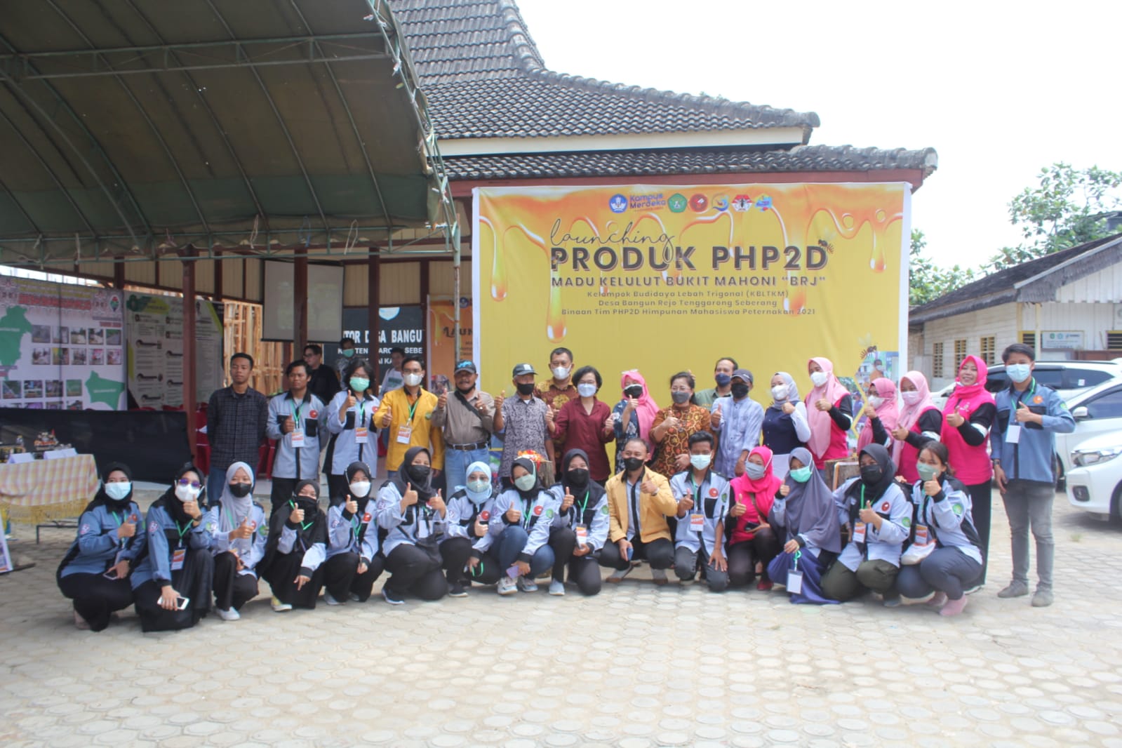 PHP2D TIM HIMASTER Fakultas Pertanian Universitas Mulawarman ["Launching Produk Madu Kelulut Bukit Mahoni "BRJ"]
