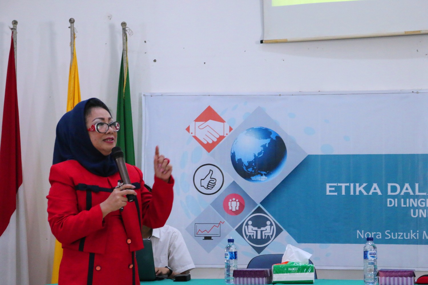 Pembekalan Etika dalam Pelayanan Prima - oleh Nora Suzuki Mokodompit, Ph. D